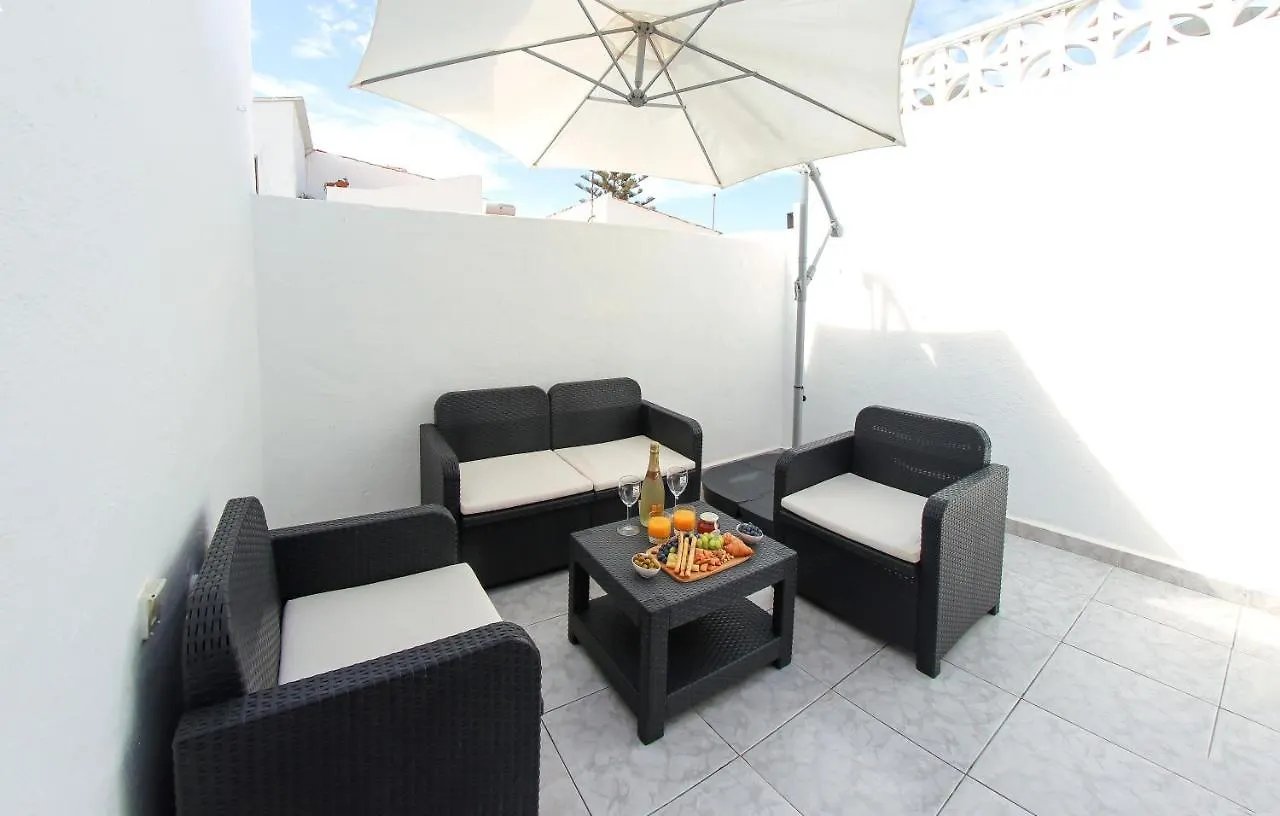 Cozy Spacious Home With Pool And Strong Wi-Fi Chayofita, 6B Arona  Spain