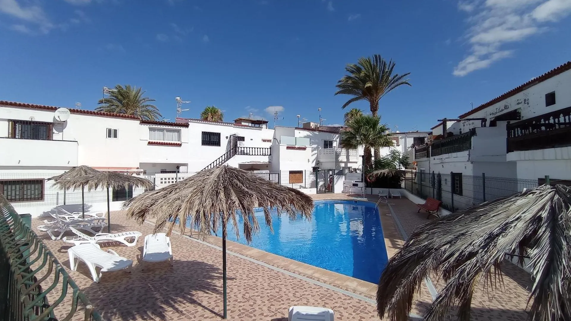 Cozy Spacious Home With Pool And Strong Wi-Fi Chayofita, 6B Arona  Spain